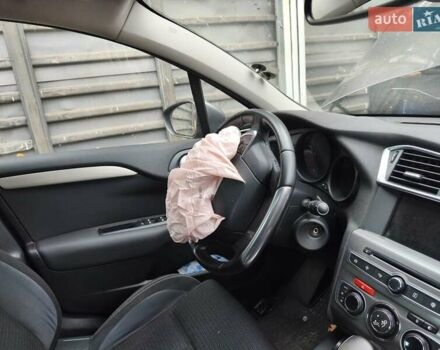 Серый Ситроен С4, объемом двигателя 1.6 л и пробегом 160 тыс. км за 7000 $, фото 2 на Automoto.ua