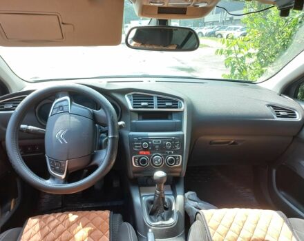 Серый Ситроен С4, объемом двигателя 1.6 л и пробегом 185 тыс. км за 12000 $, фото 7 на Automoto.ua