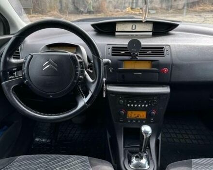 Серый Ситроен С4, объемом двигателя 1.56 л и пробегом 320 тыс. км за 4500 $, фото 1 на Automoto.ua