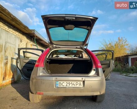 Серый Ситроен С4, объемом двигателя 1.6 л и пробегом 190 тыс. км за 3800 $, фото 1 на Automoto.ua