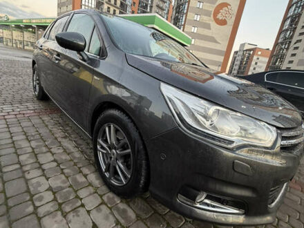 Серый Ситроен С4, объемом двигателя 1.6 л и пробегом 100 тыс. км за 8500 $, фото 1 на Automoto.ua