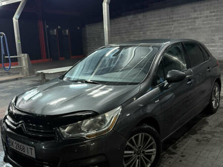 Серый Ситроен С4, объемом двигателя 1.56 л и пробегом 250 тыс. км за 8000 $, фото 1 на Automoto.ua