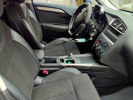 Серый Ситроен С4, объемом двигателя 1.6 л и пробегом 145 тыс. км за 6000 $, фото 1 на Automoto.ua