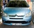 Синий Ситроен С4, объемом двигателя 1.6 л и пробегом 306 тыс. км за 4500 $, фото 1 на Automoto.ua