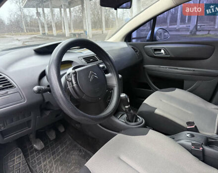 Синий Ситроен С4, объемом двигателя 1.59 л и пробегом 182 тыс. км за 3900 $, фото 42 на Automoto.ua