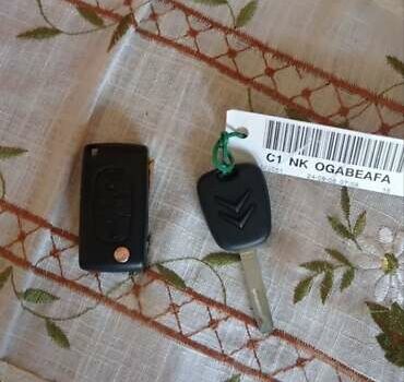 Синий Ситроен С4, объемом двигателя 1.6 л и пробегом 334 тыс. км за 5550 $, фото 22 на Automoto.ua