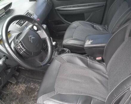 Синий Ситроен С4, объемом двигателя 1.59 л и пробегом 300 тыс. км за 4000 $, фото 1 на Automoto.ua