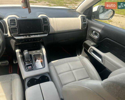 Белый Ситроен C5 Aircross, объемом двигателя 1.5 л и пробегом 175 тыс. км за 21850 $, фото 27 на Automoto.ua
