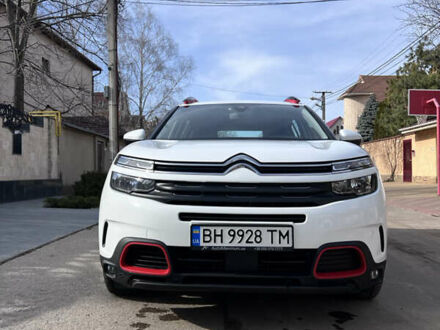 Сітроен C5 Aircross 2019 у Одесі на Automoto.ua Білий Сітроен C5 Aircross, об'ємом двигуна 1.5 л та пробігом 102 тис. км за 18800 $, фото 1 на Automoto.ua
