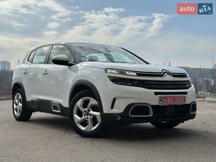 Сітроен C5 Aircross 2021 у Києві на Automoto.ua Білий Сітроен C5 Aircross, об'ємом двигуна 1.5 л та пробігом 90 тис. км за 20700 $, фото 1 на Automoto.ua