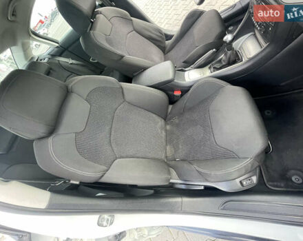 Сітроен С5 2009 у Чернівцях на Automoto.ua Білий Сітроен С5, об'ємом двигуна 1.6 л та пробігом 279 тис. км за 6600 $, фото 31 на Automoto.ua