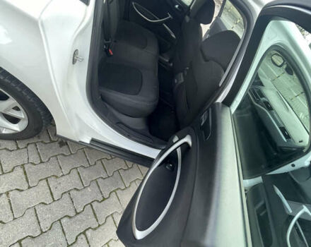 Сітроен С5 2009 у Чернівцях на Automoto.ua Білий Сітроен С5, об'ємом двигуна 1.6 л та пробігом 279 тис. км за 6600 $, фото 32 на Automoto.ua