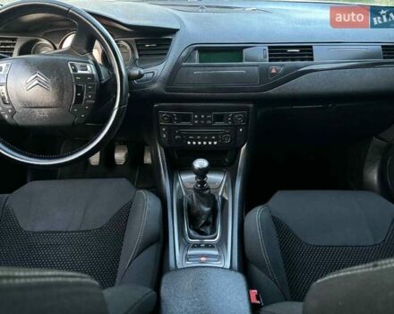 Белый Ситроен С5, объемом двигателя 2 л и пробегом 287 тыс. км за 5600 $, фото 17 на Automoto.ua