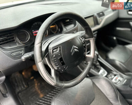 Білий Сітроен С5, об'ємом двигуна 2 л та пробігом 400 тис. км за 4700 $, фото 38 на Automoto.ua
