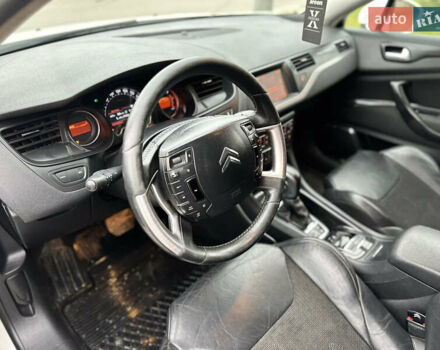 Білий Сітроен С5, об'ємом двигуна 2 л та пробігом 400 тис. км за 4700 $, фото 4 на Automoto.ua