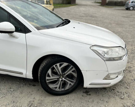 Белый Ситроен С5, объемом двигателя 2 л и пробегом 300 тыс. км за 5900 $, фото 1 на Automoto.ua