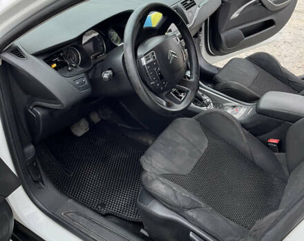 Белый Ситроен С5, объемом двигателя 2 л и пробегом 300 тыс. км за 5900 $, фото 23 на Automoto.ua