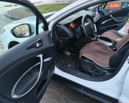 Белый Ситроен С5, объемом двигателя 2 л и пробегом 262 тыс. км за 8400 $, фото 10 на Automoto.ua