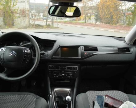 Белый Ситроен С5, объемом двигателя 1.6 л и пробегом 320 тыс. км за 5700 $, фото 9 на Automoto.ua