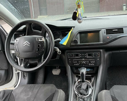 Белый Ситроен С5, объемом двигателя 2 л и пробегом 300 тыс. км за 5900 $, фото 27 на Automoto.ua