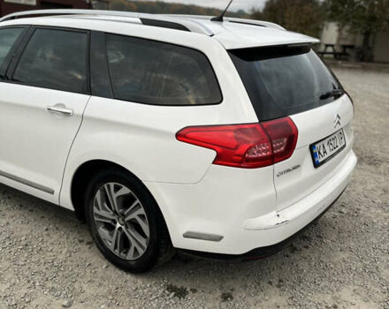 Белый Ситроен С5, объемом двигателя 2 л и пробегом 300 тыс. км за 5900 $, фото 6 на Automoto.ua