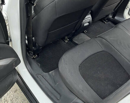 Белый Ситроен С5, объемом двигателя 2 л и пробегом 300 тыс. км за 5900 $, фото 22 на Automoto.ua