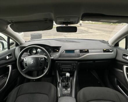 Белый Ситроен С5, объемом двигателя 1.6 л и пробегом 280 тыс. км за 5700 $, фото 8 на Automoto.ua