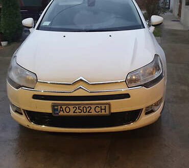 Белый Ситроен С5, объемом двигателя 2 л и пробегом 219 тыс. км за 5500 $, фото 1 на Automoto.ua