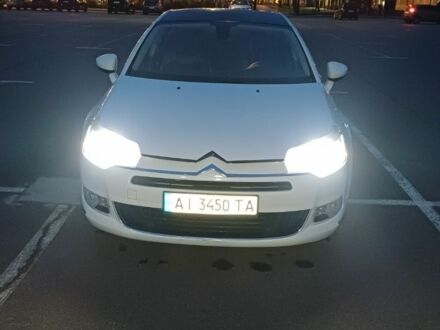 Белый Ситроен С5, объемом двигателя 1.6 л и пробегом 136 тыс. км за 7000 $, фото 1 на Automoto.ua
