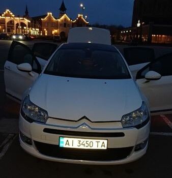 Белый Ситроен С5, объемом двигателя 1.6 л и пробегом 140 тыс. км за 4000 $, фото 1 на Automoto.ua