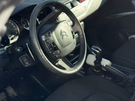 Білий Сітроен С5, об'ємом двигуна 1.56 л та пробігом 245 тис. км за 9000 $, фото 1 на Automoto.ua