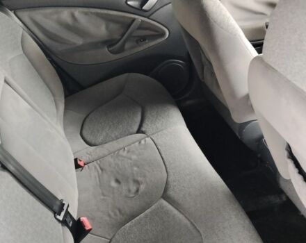 Бежевый Ситроен С5, объемом двигателя 2 л и пробегом 335 тыс. км за 3650 $, фото 7 на Automoto.ua