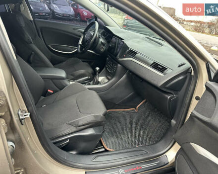 Бежевый Ситроен С5, объемом двигателя 2 л и пробегом 240 тыс. км за 4950 $, фото 8 на Automoto.ua