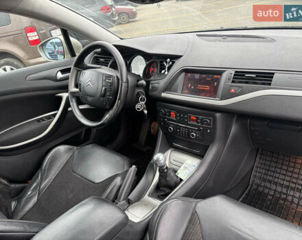 Бежевый Ситроен С5, объемом двигателя 2 л и пробегом 214 тыс. км за 5600 $, фото 15 на Automoto.ua