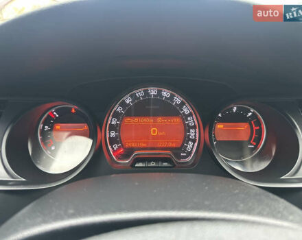 Бежевый Ситроен С5, объемом двигателя 2 л и пробегом 240 тыс. км за 4950 $, фото 18 на Automoto.ua