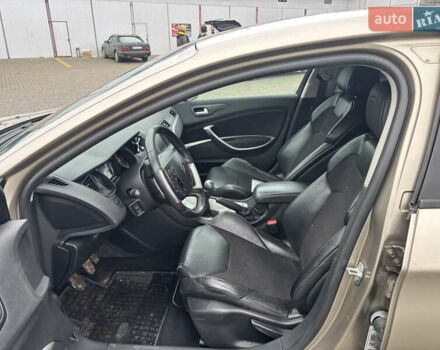 Бежевый Ситроен С5, объемом двигателя 2 л и пробегом 214 тыс. км за 5600 $, фото 11 на Automoto.ua