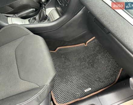 Бежевый Ситроен С5, объемом двигателя 2 л и пробегом 240 тыс. км за 4950 $, фото 11 на Automoto.ua