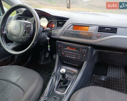 Черный Ситроен С5, объемом двигателя 1.56 л и пробегом 212 тыс. км за 4585 $, фото 11 на Automoto.ua