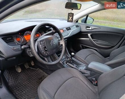 Черный Ситроен С5, объемом двигателя 1.56 л и пробегом 212 тыс. км за 4585 $, фото 6 на Automoto.ua