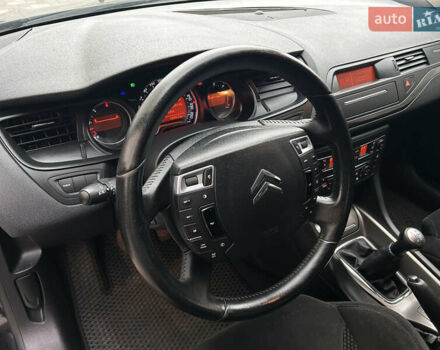 Чорний Сітроен С5, об'ємом двигуна 1.6 л та пробігом 228 тис. км за 6999 $, фото 13 на Automoto.ua