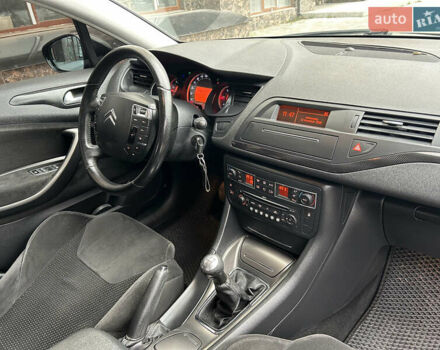 Чорний Сітроен С5, об'ємом двигуна 1.6 л та пробігом 228 тис. км за 6999 $, фото 19 на Automoto.ua