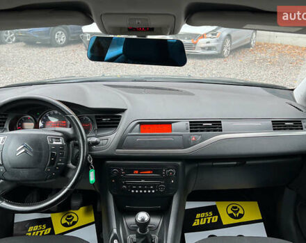 Черный Ситроен С5, объемом двигателя 1.6 л и пробегом 254 тыс. км за 5500 $, фото 10 на Automoto.ua