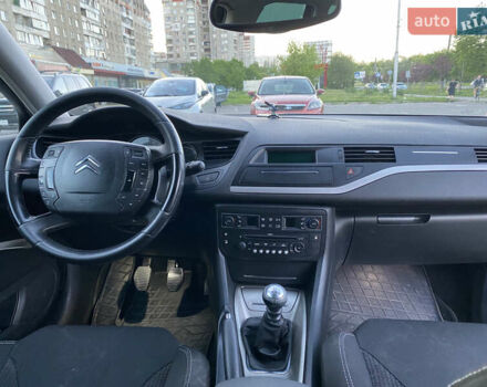 Черный Ситроен С5, объемом двигателя 2 л и пробегом 260 тыс. км за 5700 $, фото 7 на Automoto.ua