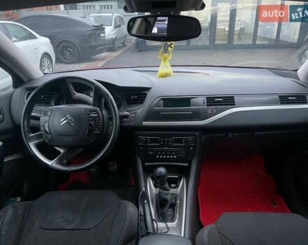 Красный Ситроен С5, объемом двигателя 2 л и пробегом 300 тыс. км за 5990 $, фото 12 на Automoto.ua