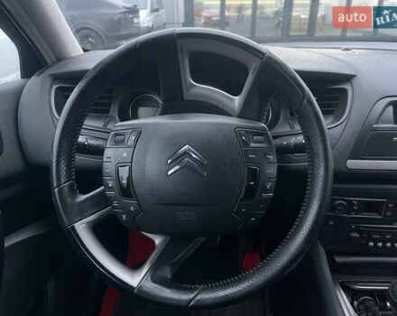 Красный Ситроен С5, объемом двигателя 2 л и пробегом 300 тыс. км за 5990 $, фото 14 на Automoto.ua