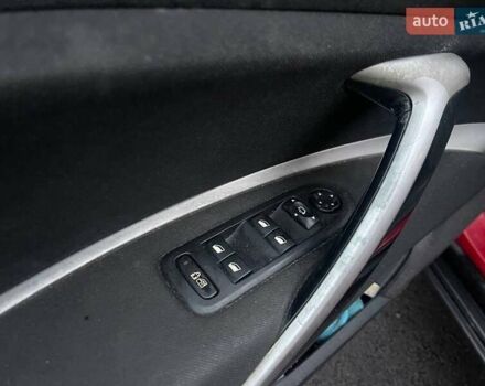 Красный Ситроен С5, объемом двигателя 2 л и пробегом 300 тыс. км за 5990 $, фото 15 на Automoto.ua