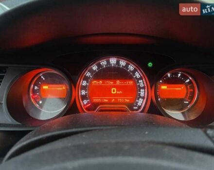Красный Ситроен С5, объемом двигателя 2 л и пробегом 300 тыс. км за 5990 $, фото 18 на Automoto.ua