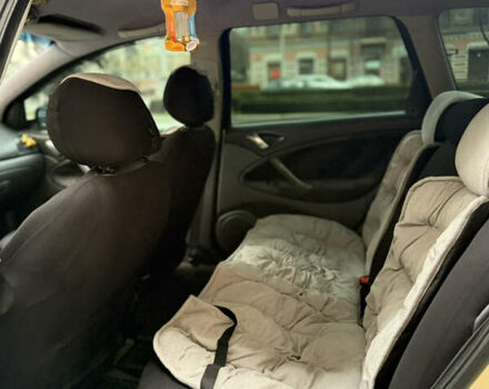 Желтый Ситроен С5, объемом двигателя 2 л и пробегом 360 тыс. км за 2850 $, фото 6 на Automoto.ua