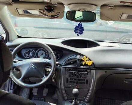 Серый Ситроен С5, объемом двигателя 2 л и пробегом 328 тыс. км за 4600 $, фото 4 на Automoto.ua