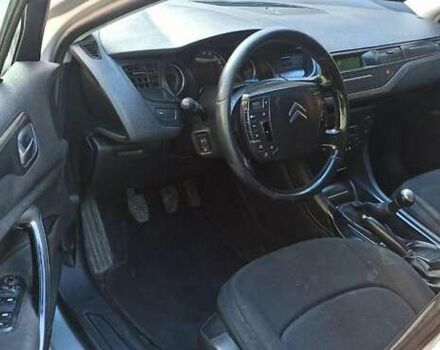 Серый Ситроен С5, объемом двигателя 1.6 л и пробегом 421 тыс. км за 8899 $, фото 3 на Automoto.ua
